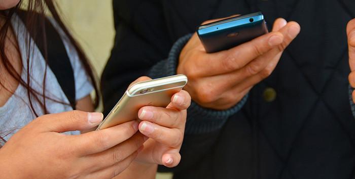 Digital Nomads' Guide: Essential Mobile Tips for World Travelers